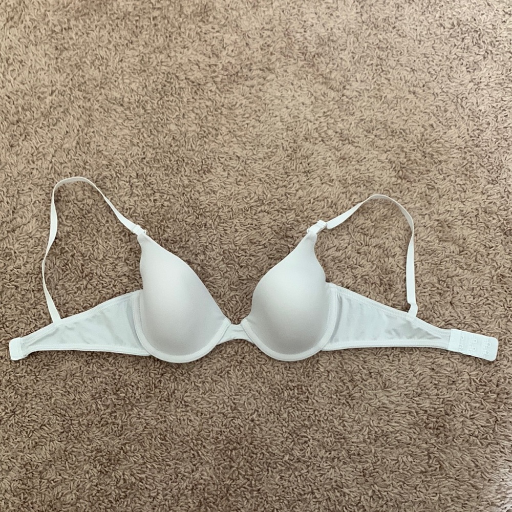 32C - maidenform - essential white underwire bra